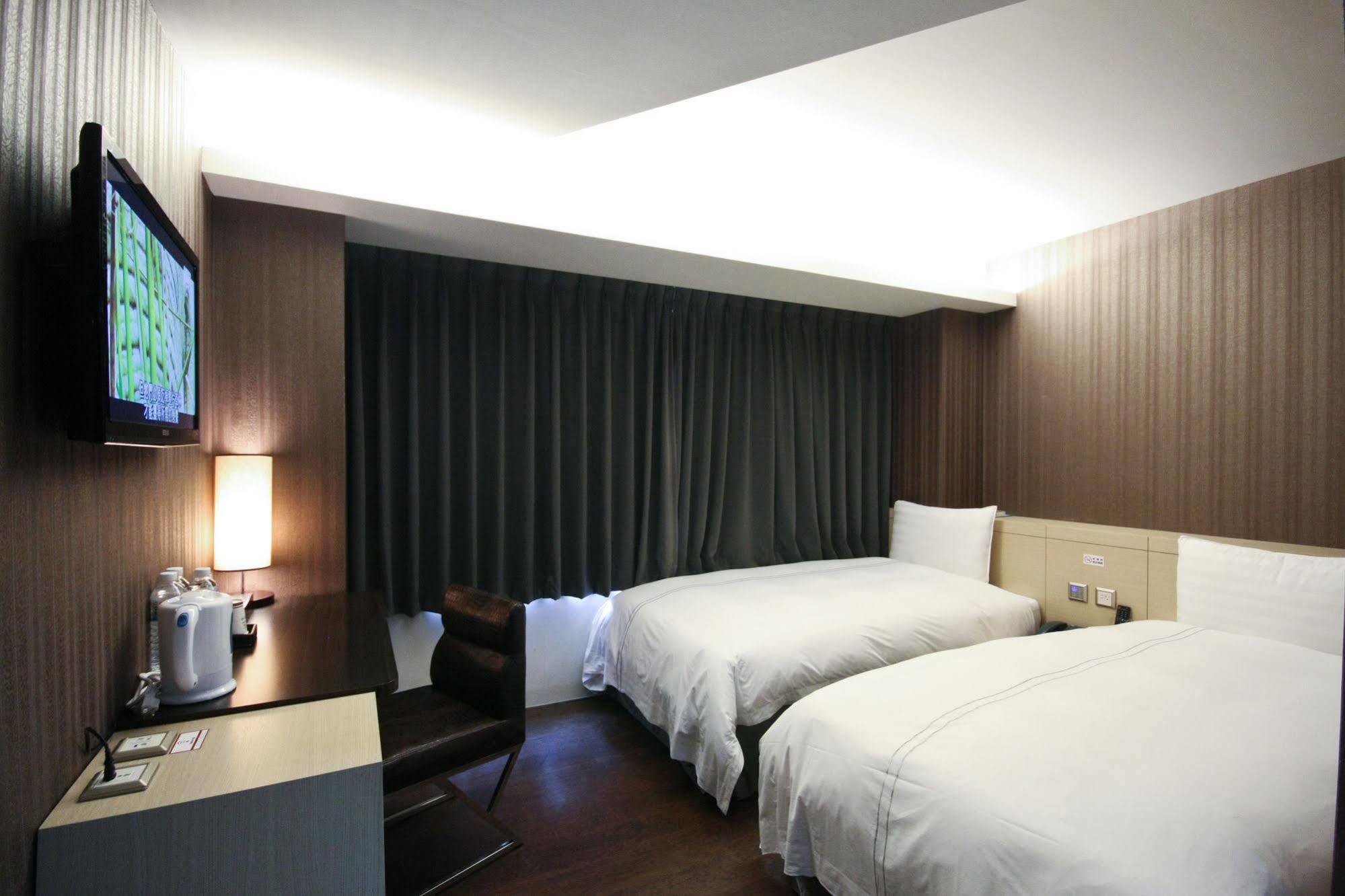 Talmud Business Hotel - Zhongshan Тайчжун Экстерьер фото